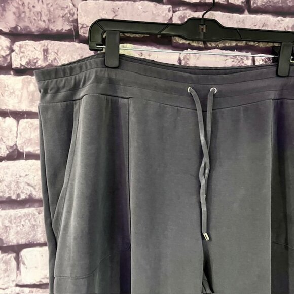 Chico's Zenergy Gray Crop Sweatpants Size XL - Picture 2 of 9